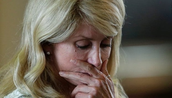 Wendy Davis perilously close to a #DOOM call from... The Daily Beast.