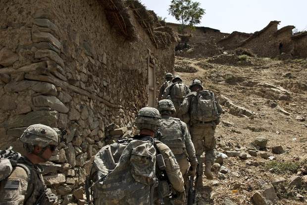 U.S. Army Soldiers of 101 Airborne Division 1st Battalion, Bush Masters (TF No Slack), assisted by Afghan National Army troops move into an over watch position during operation Strong Eagle 2, July 19. (public domain image via Flickr Creative Commons https://goo.gl/Q4HDVg)
