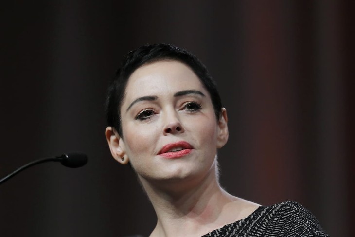 Watch a Stone-cold Rose McGowan Put the Smackdown on Former Co-star Alyssa Milano