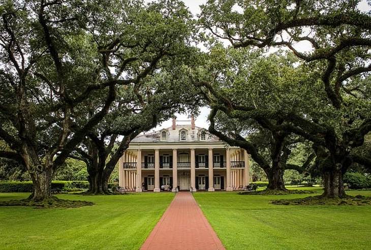 Unsolicited Advice: Yes, You Can Attend That Wedding At A Plantation Venue
